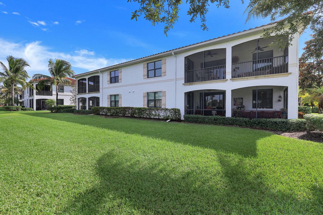 3153 Aviamar Cir #201, Naples, FL 34114