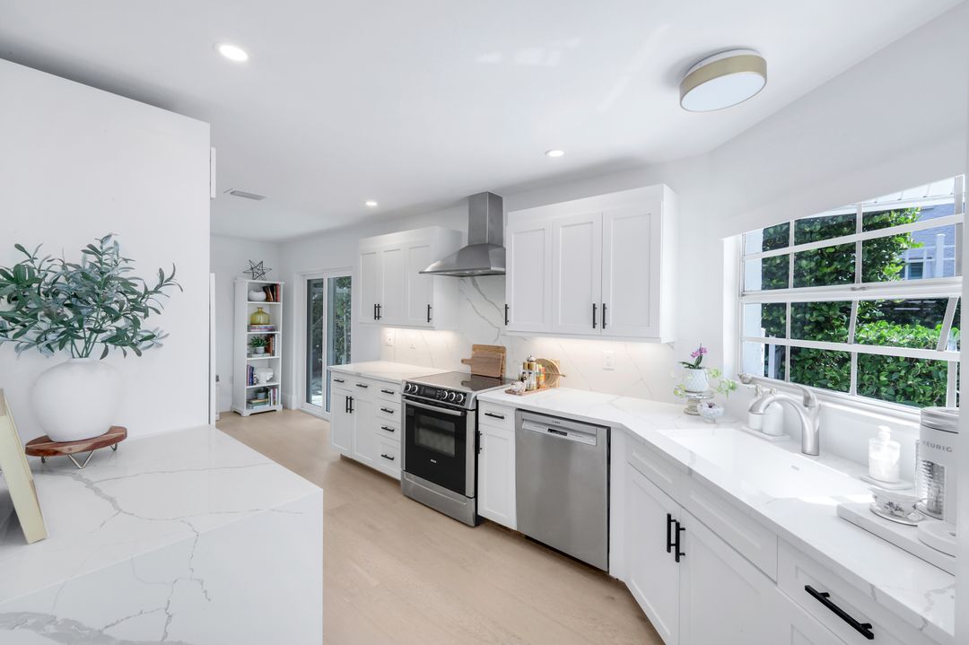 2128 Paget Cir, Naples, FL 34112