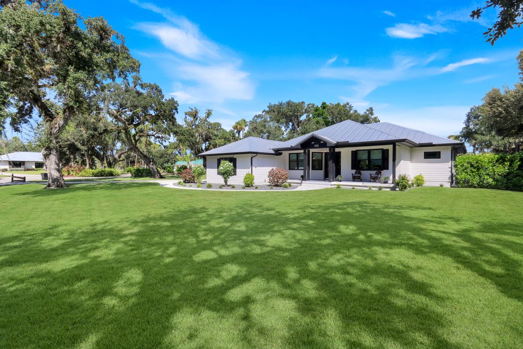628 Harbor Dr, LaBelle, FL 33935