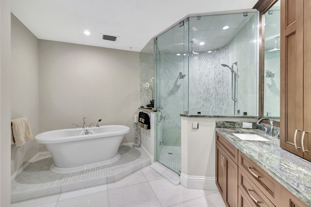 930 Cape Marco Dr #506, Marco Island, FL 34145