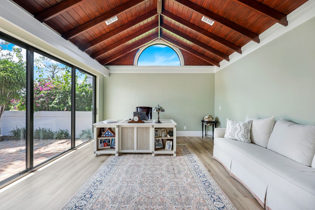 4701 Oak Leaf Dr, Naples, FL 34119