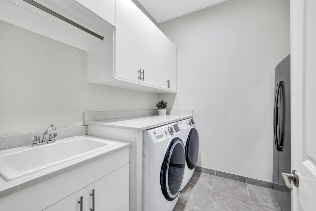 11628 Periwinkle Dr, Naples, FL 34120