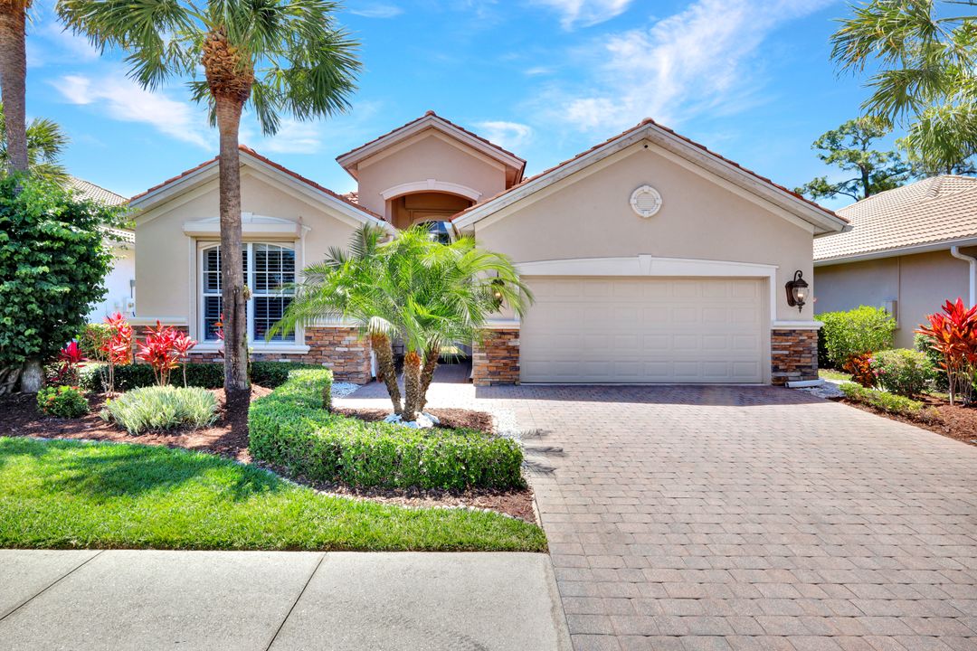 16208 Parque Ln, Naples, FL 34110