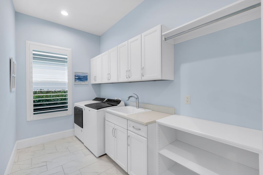 14386 Laguna Spgs Ln, Naples, FL 34114
