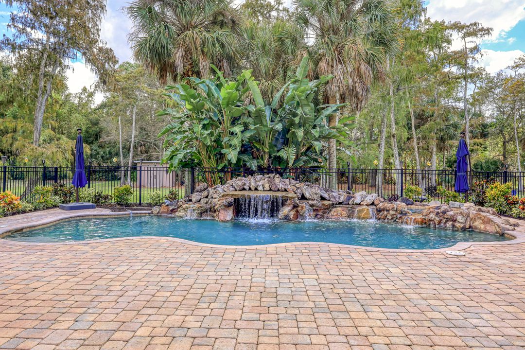 6036 Cedar Tree Ln, Naples, FL 34116