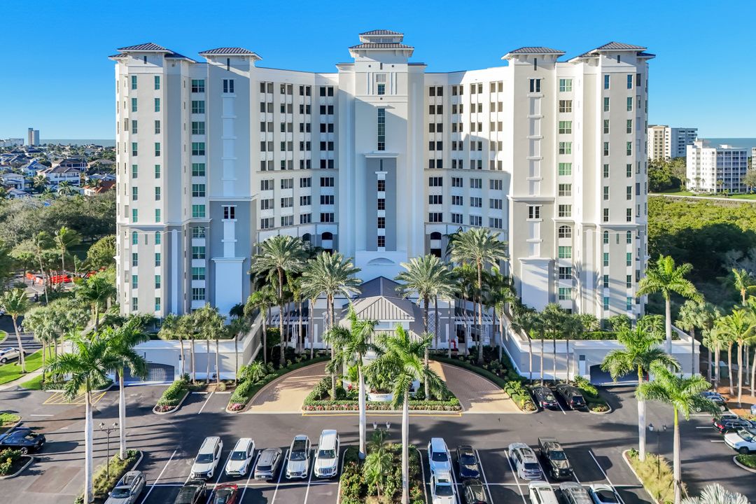 300 Dunes Blvd #201, Naples, FL 34110