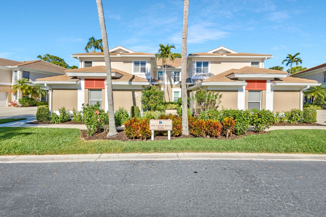 905 Carrick Bend Cir #201, Naples, FL 34110