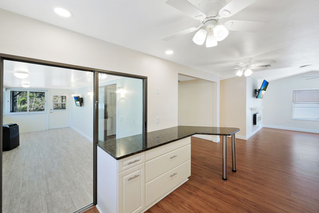 825 93rd Ave N, Naples, FL 34108