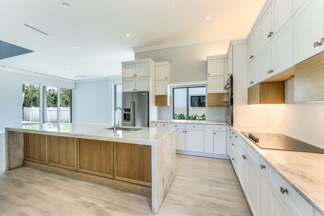 859 92nd Ave N, Naples, FL 34108