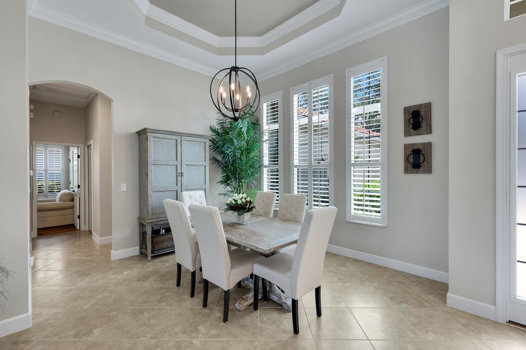 8223 Potomac Ln, Naples, FL 34104