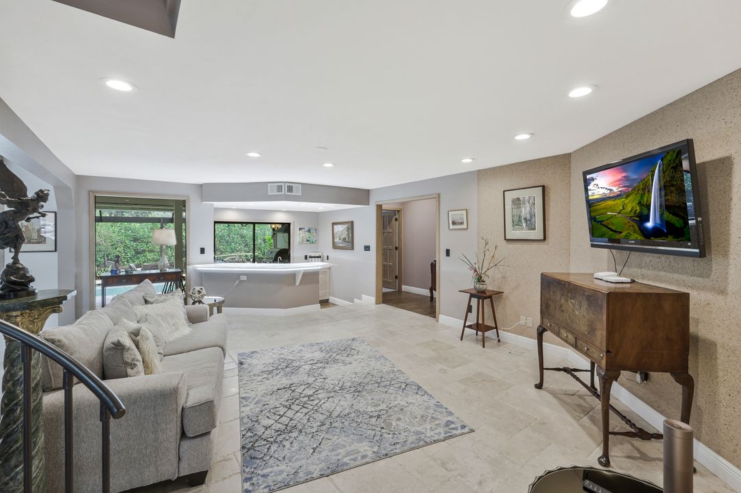 730 Bay Tree Ct, Naples, FL 34108