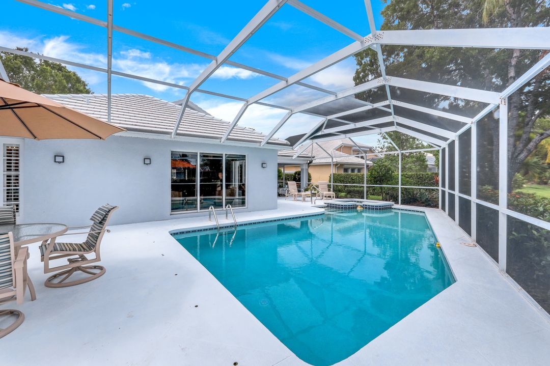 1343 Old Oak Ln, Naples, FL 34110