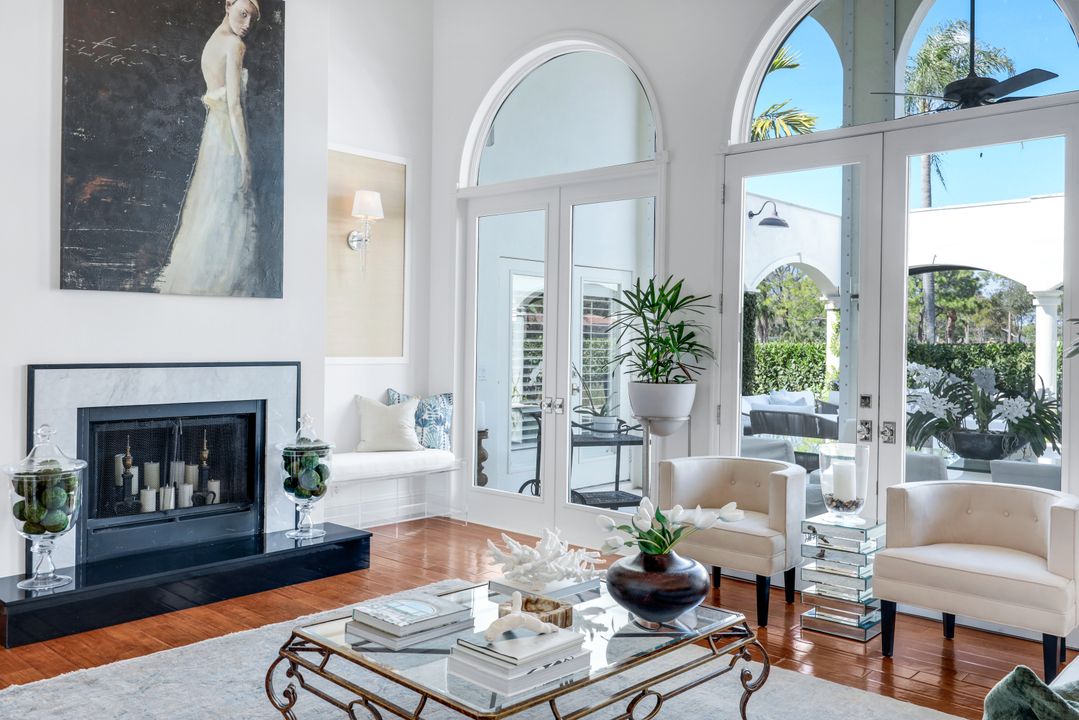 180 Edgemere Way S, Naples, FL 34105