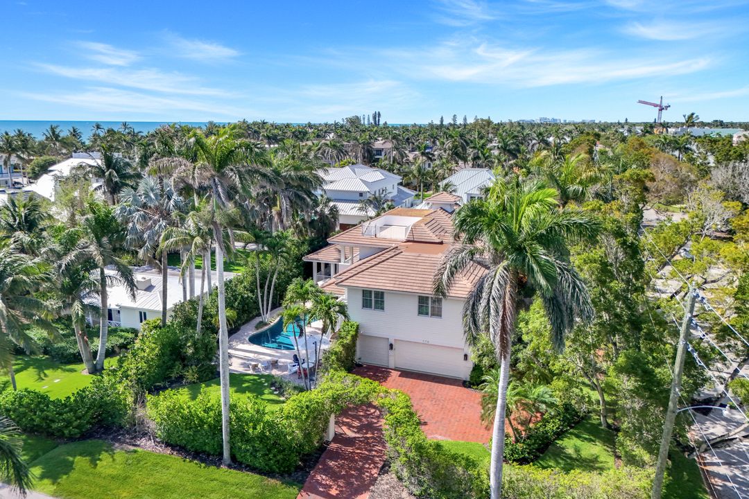 1550 Gordon Dr, Naples, FL 34102