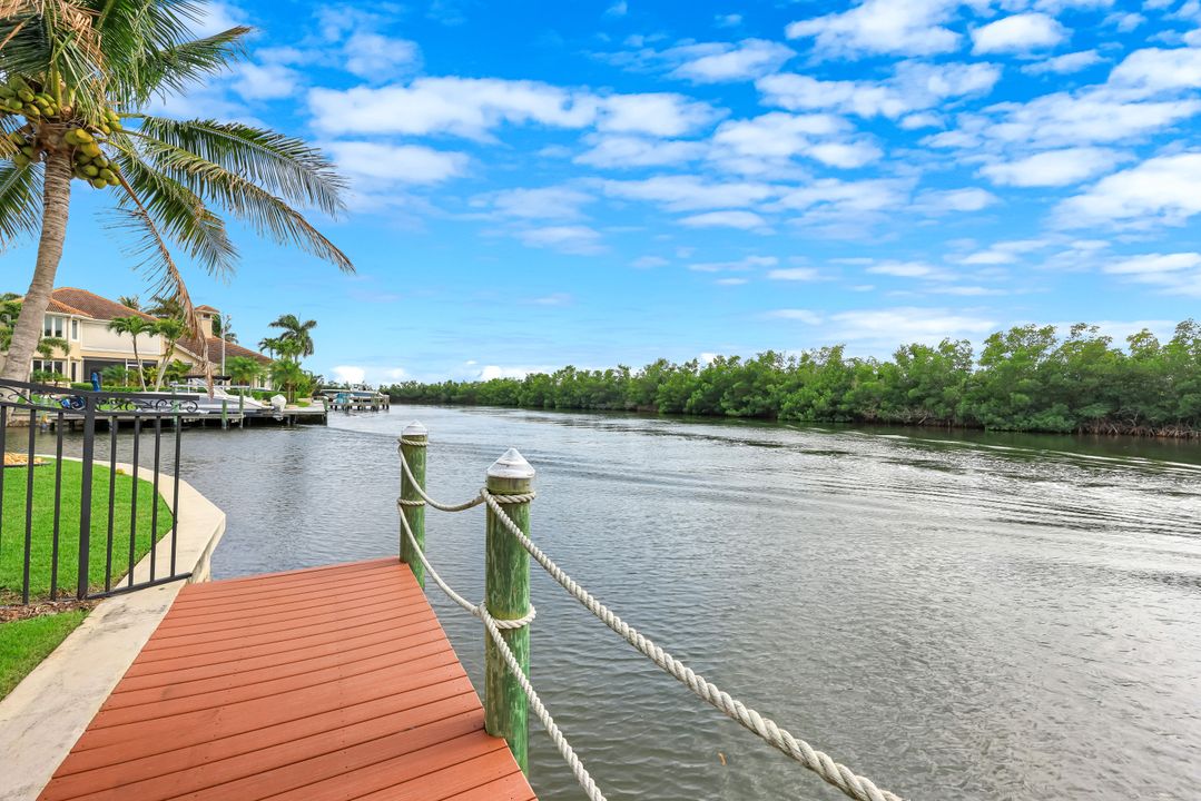 5703 Yardarm Ct, Cape Coral, FL 33914