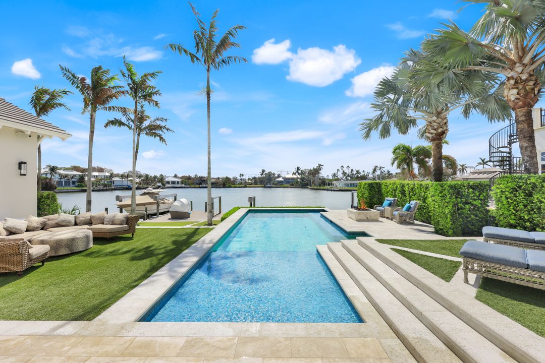 350 Springline Dr, Naples, FL 34102
