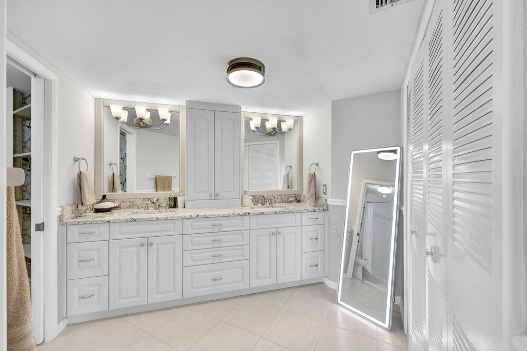 955 Palm View Dr #307, Naples, FL 34110