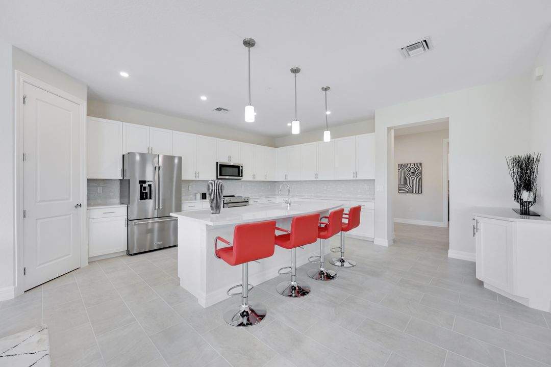 303 Indies Dr E #201, Naples, FL 34114