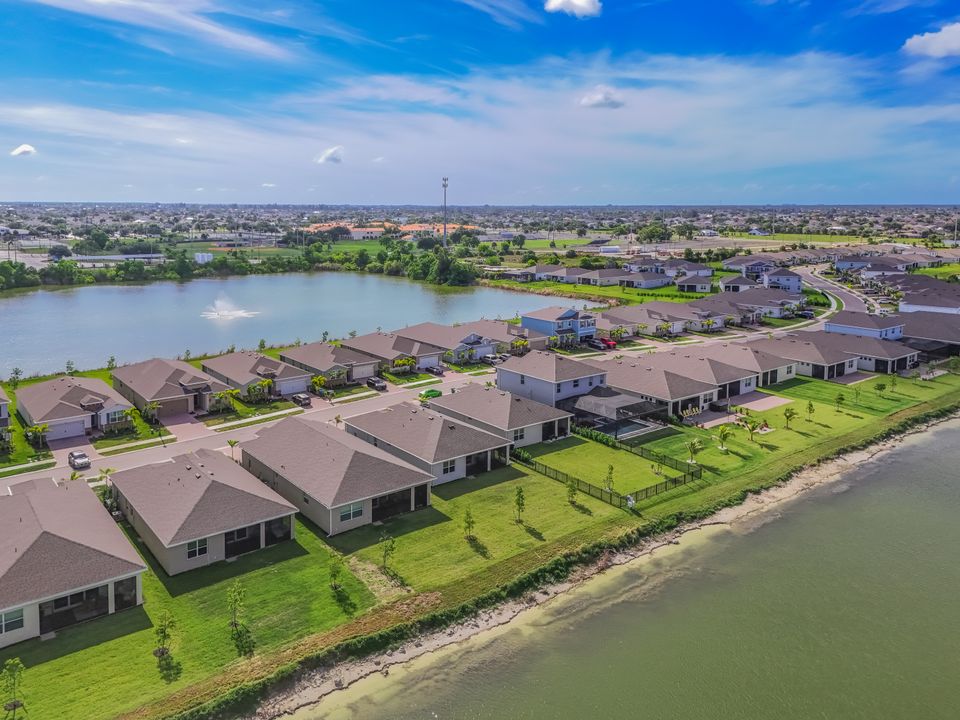 451 Spring Hill Lake Loop, Cape Coral, FL 33993
