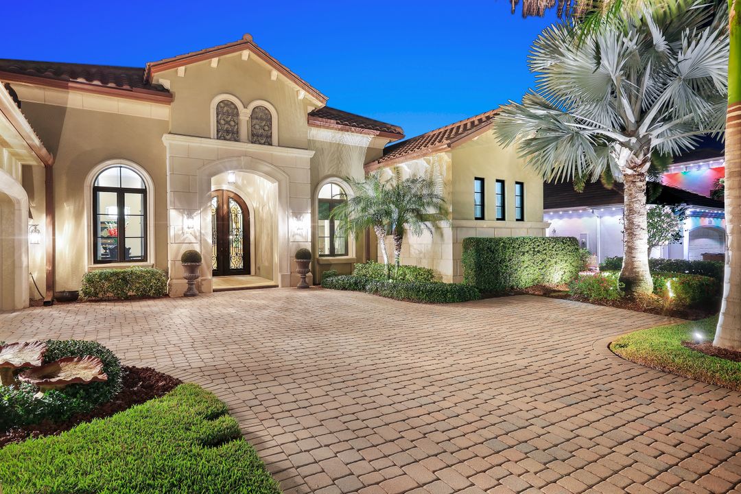 2304 El Dorado Pkwy W, Cape Coral, FL 33914