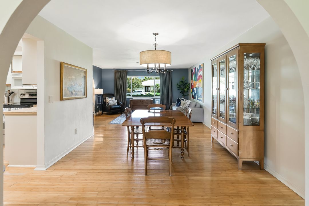 10361 Windsor Way, Naples, FL 34109