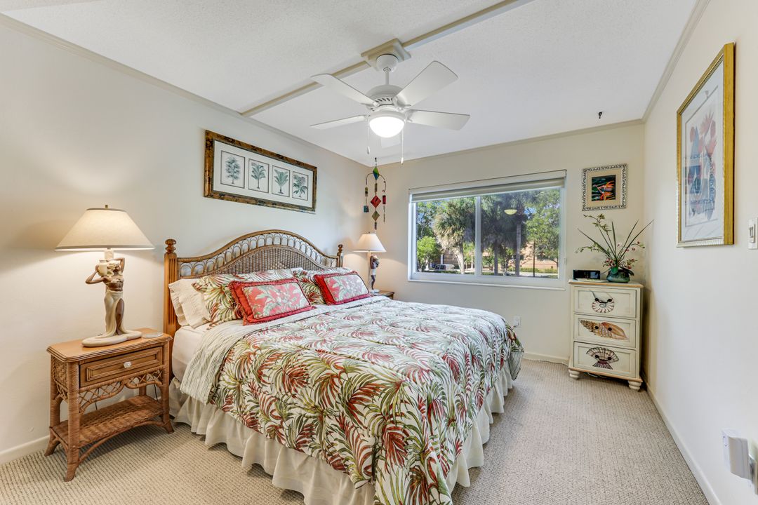 72 7th St S #202, Naples, FL 34102
