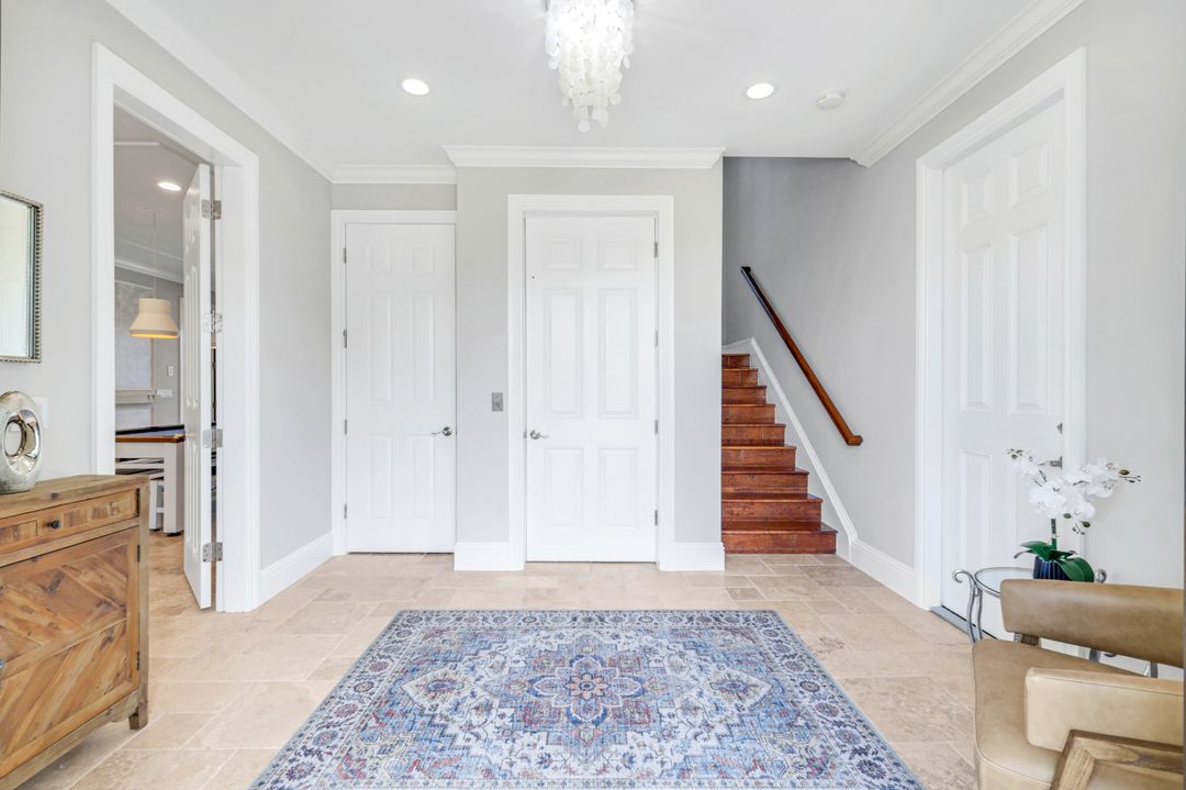 273 Egret Ave, Naples, FL 34108