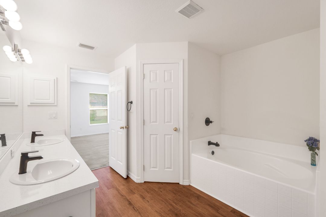 1207 NW 15th Terrace, Cape Coral, FL 33993