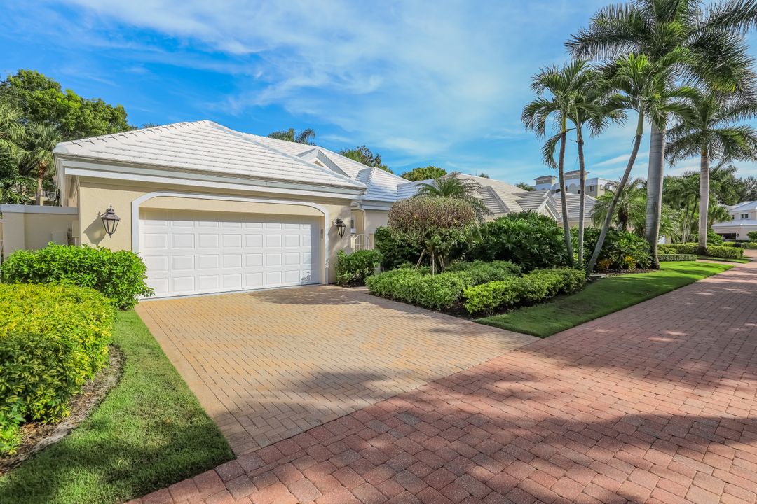 353 Carlton Pl, Naples, FL 34108