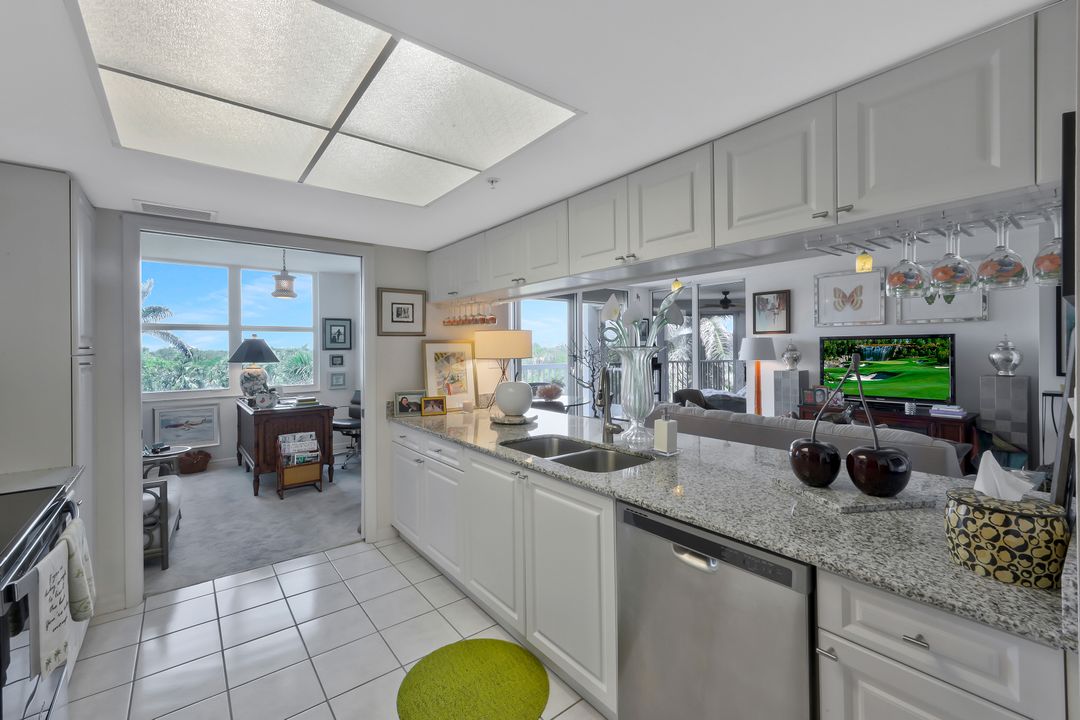 6573 Marissa Loop #303, Naples, FL 34108