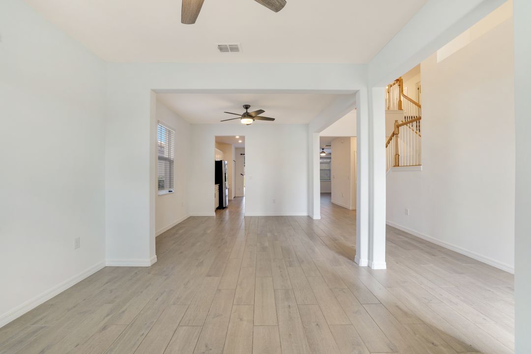 2253 Avocado Ln, Naples, FL 34120