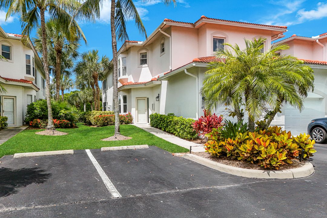 4700 Yacht Harbor Dr #611, Naples, FL 34112
