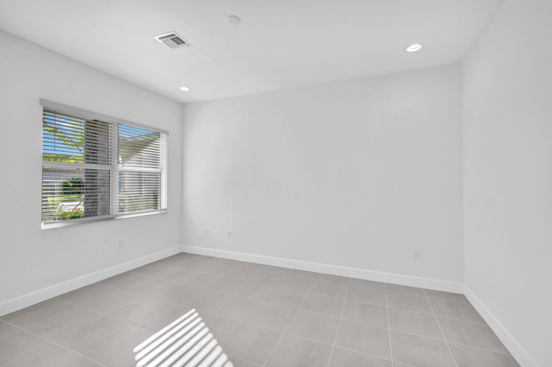 11809 Drake Ln, Naples, FL 34120