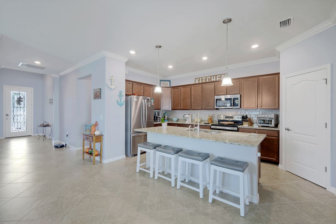 9386 Foxglove Ln, Naples, FL 34120