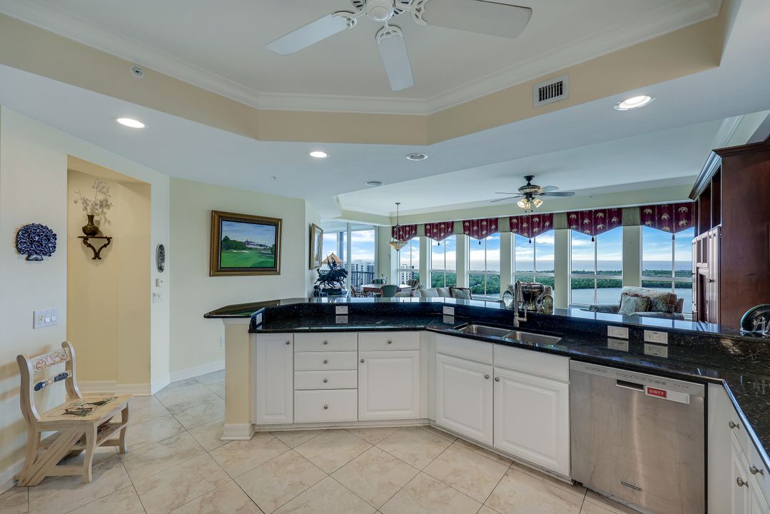 295 Grande Way #1203, Naples, FL 34110