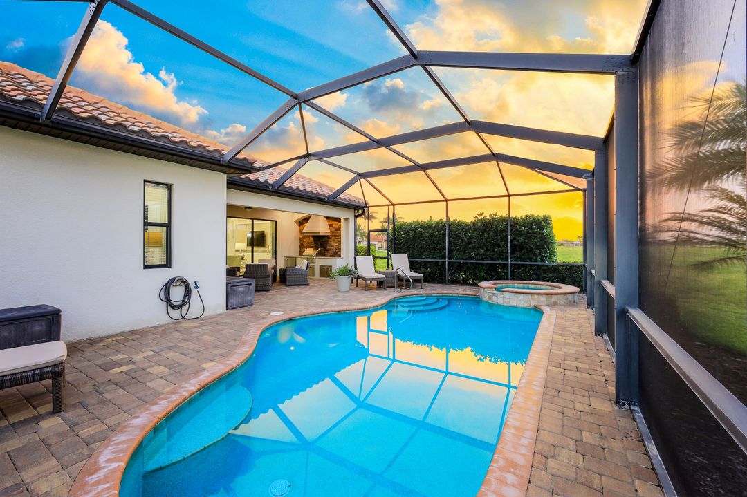 2939 Aviamar Cir, Naples, FL 34114