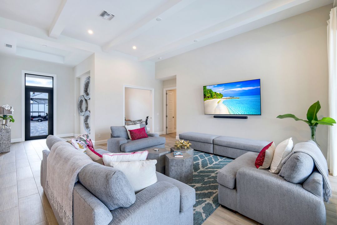 16724 Enclave Cir, Naples, FL 34110