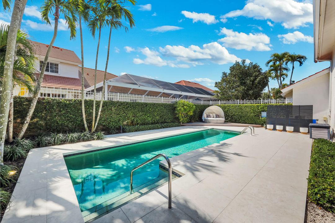 2128 Paget Cir, Naples, FL 34112