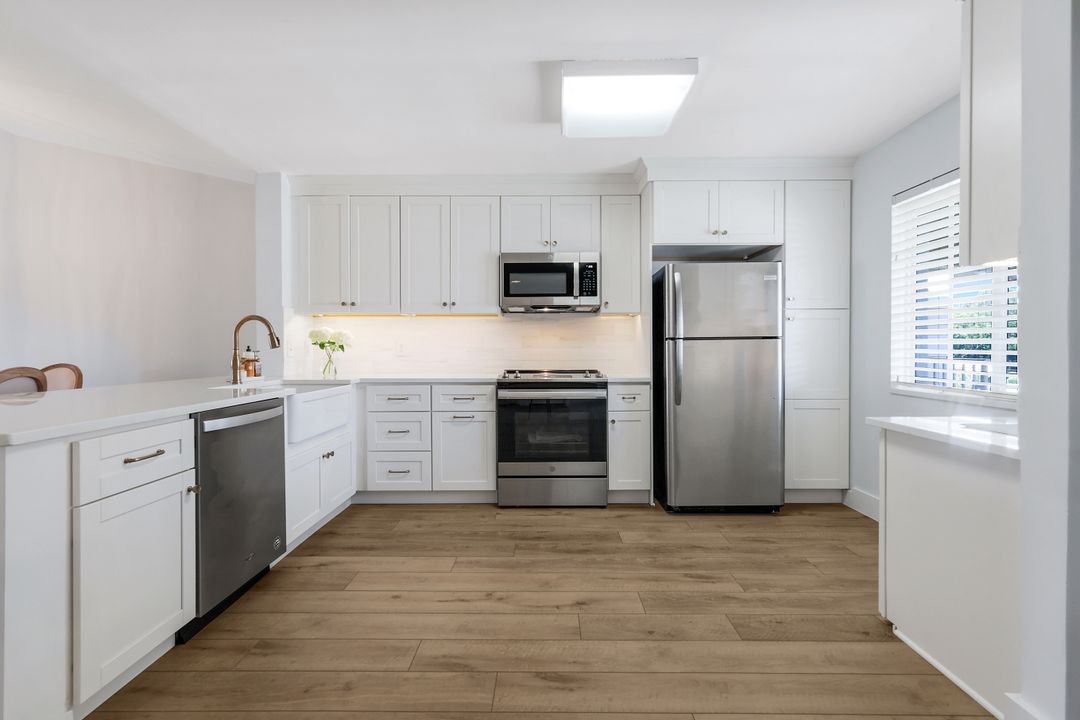 7767 Jewel Ln #203, Naples, FL 34109