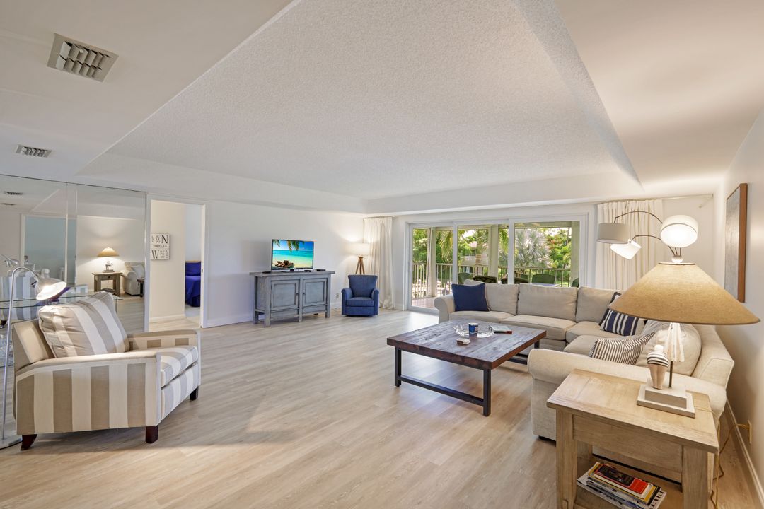 232 Memory Ln #4, Naples, FL 34112