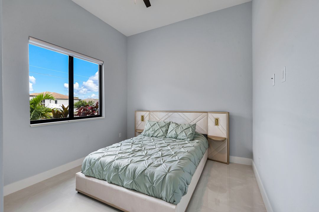 313 NE 5th St, Cape Coral, FL 33990