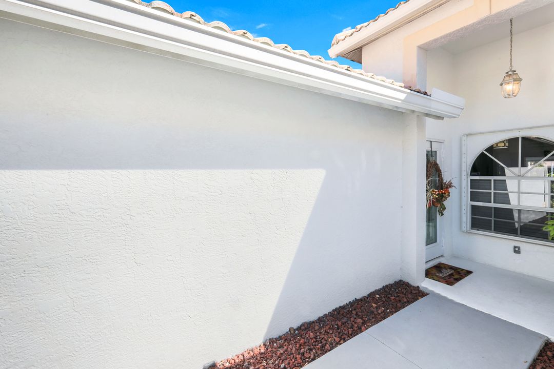 2150 Stacil Cir, Naples, FL 34109