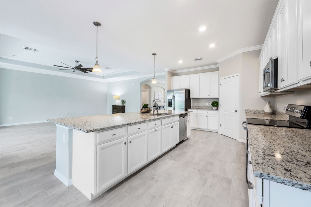 2366 Tangerine Ln, Naples, FL 34120