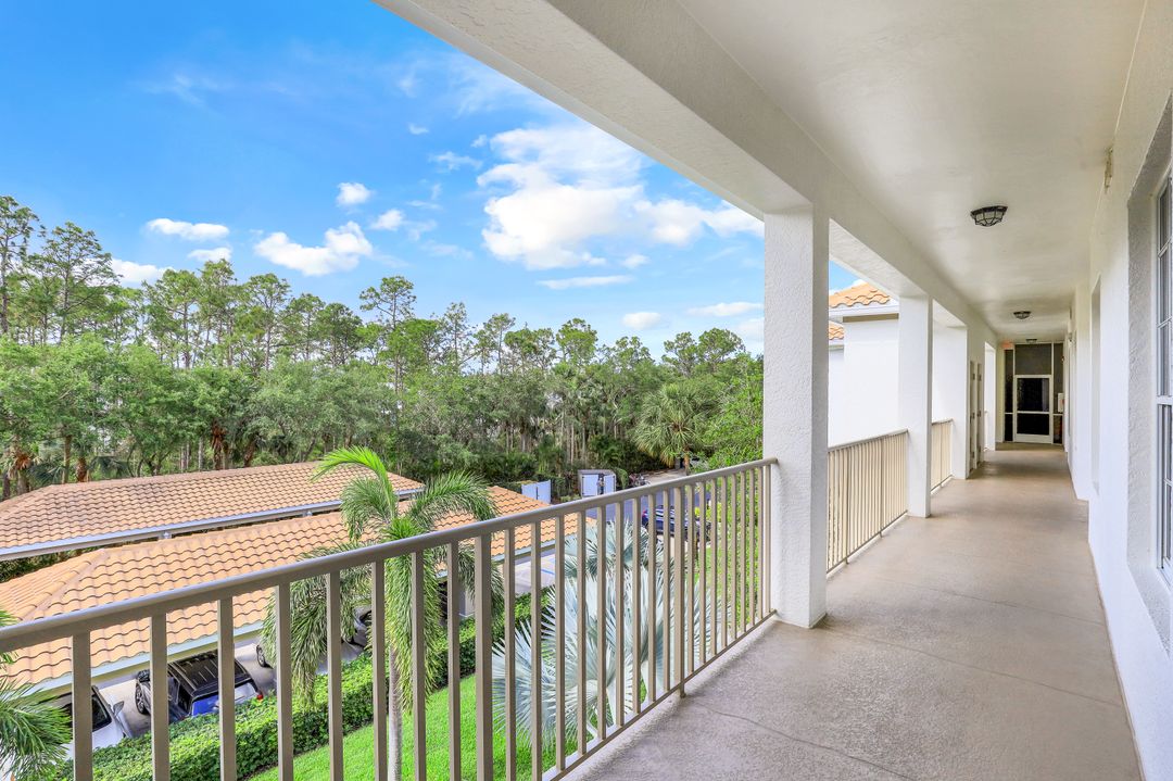 8223 Parkstone Pl #304, Naples, FL 34120