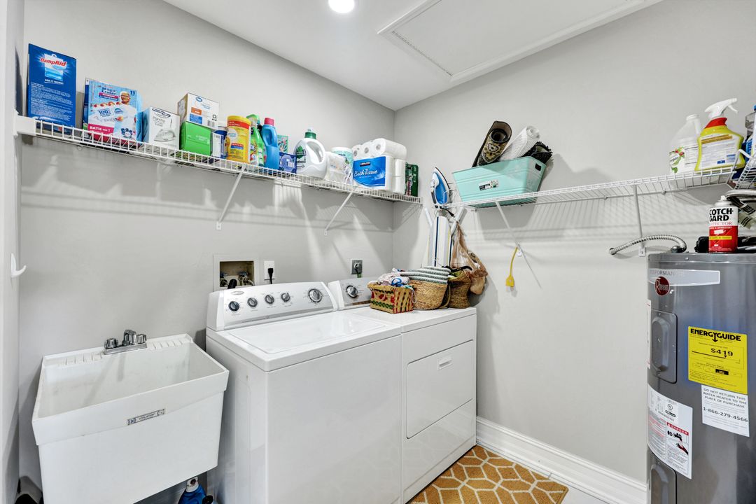 565 93rd Ave N, Naples, FL 34108