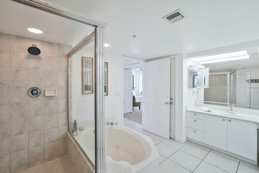 25 Bluebill Ave #1103, Naples, FL 34108