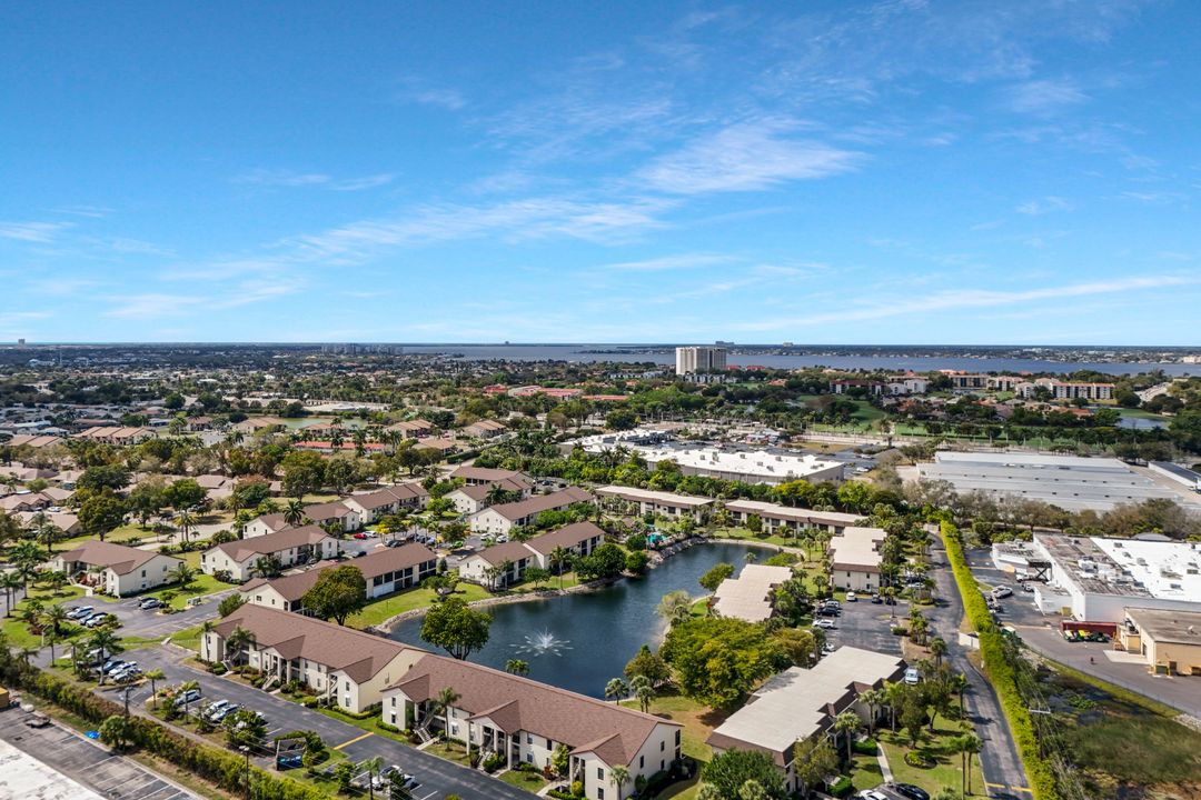 9290 Lake Park Dr #104, Fort Myers, FL 33919