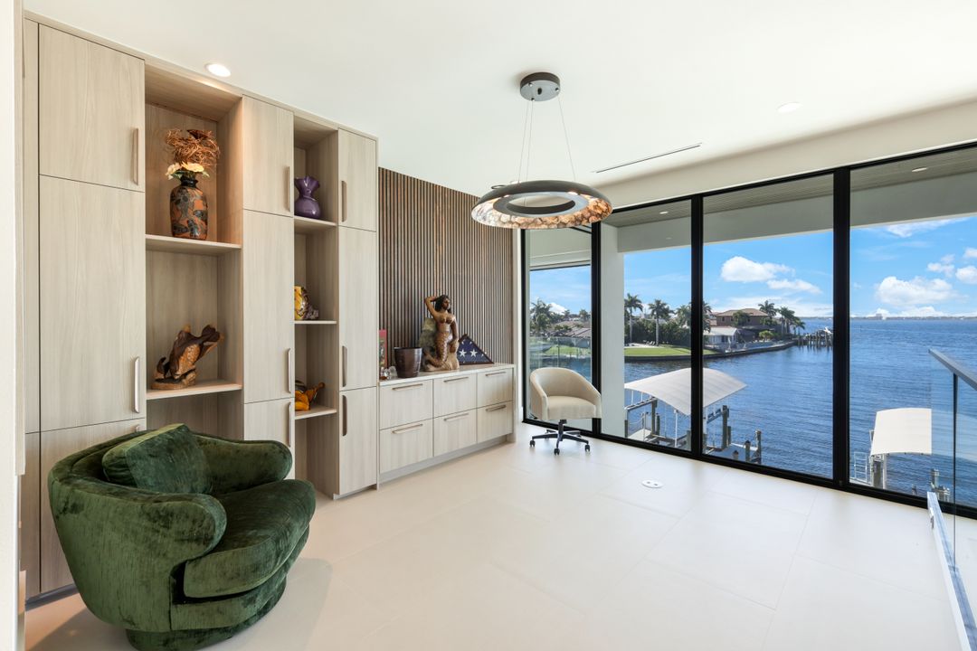 5384 Colonade Ct, Cape Coral, FL 33904