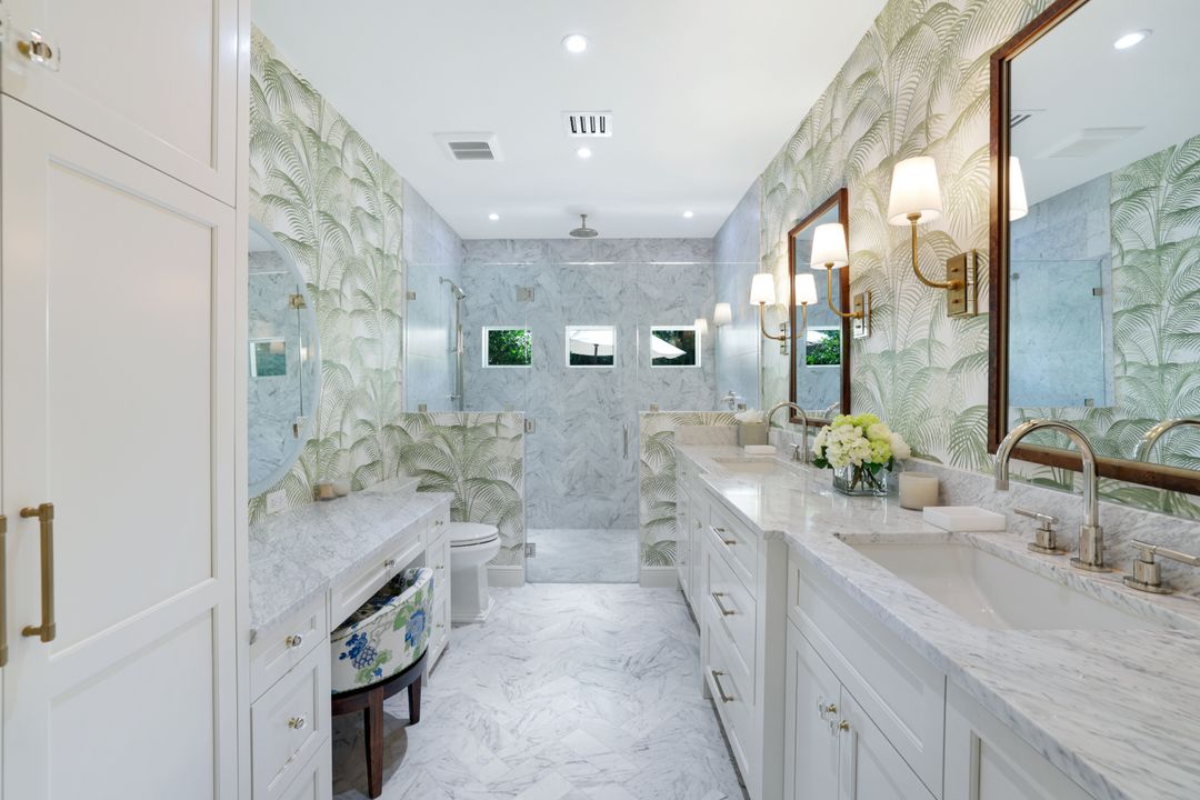 642 6th Ave N, Naples, FL 34102