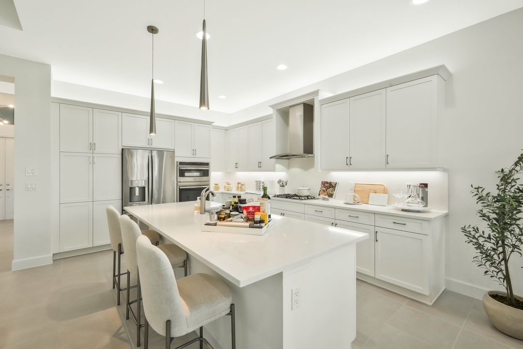 11805 Drake Ln, Naples, FL 34120